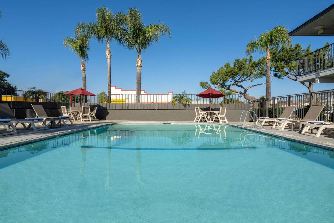 Motel 6-Fontana, Ca Εξωτερικό φωτογραφία