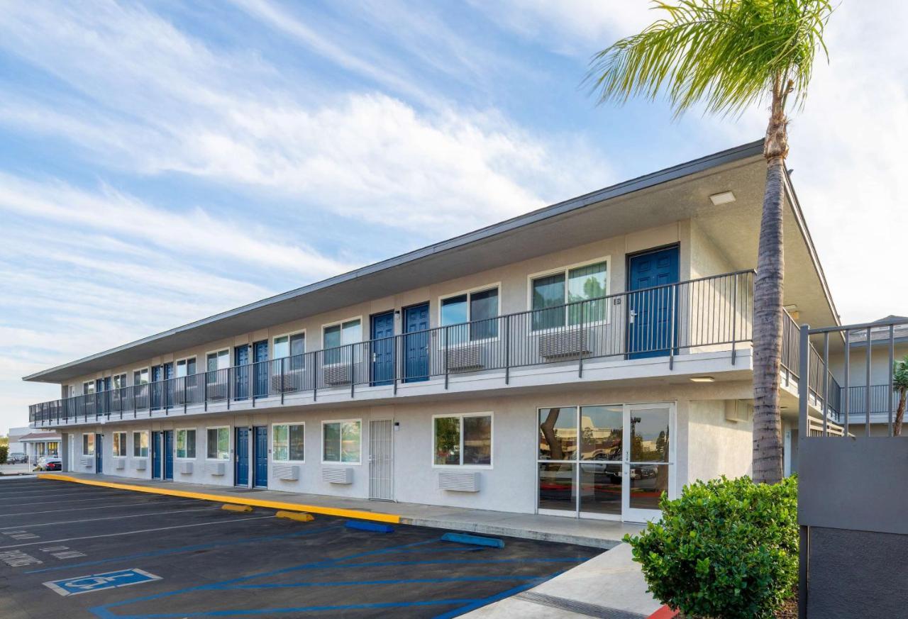 Motel 6-Fontana, Ca Εξωτερικό φωτογραφία