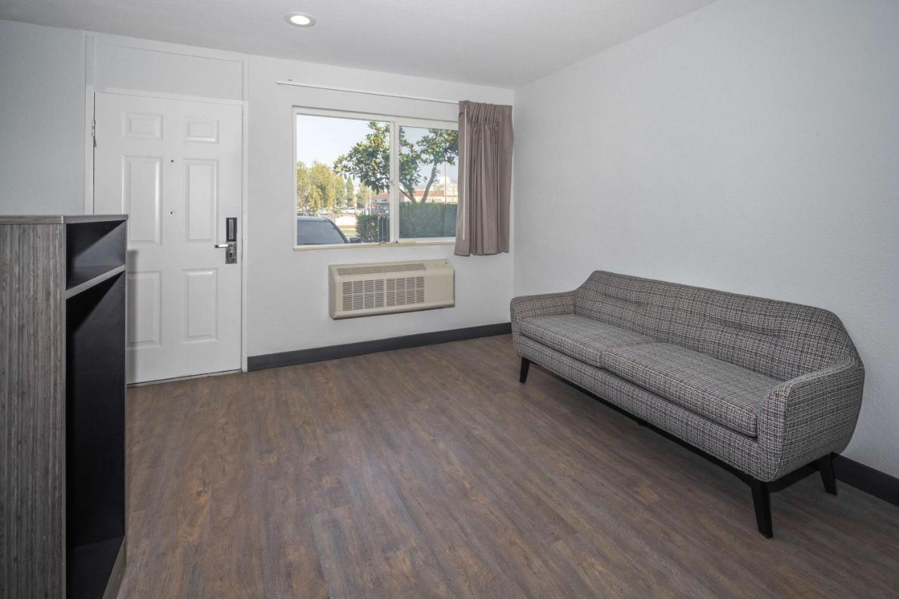 Motel 6-Fontana, Ca Εξωτερικό φωτογραφία