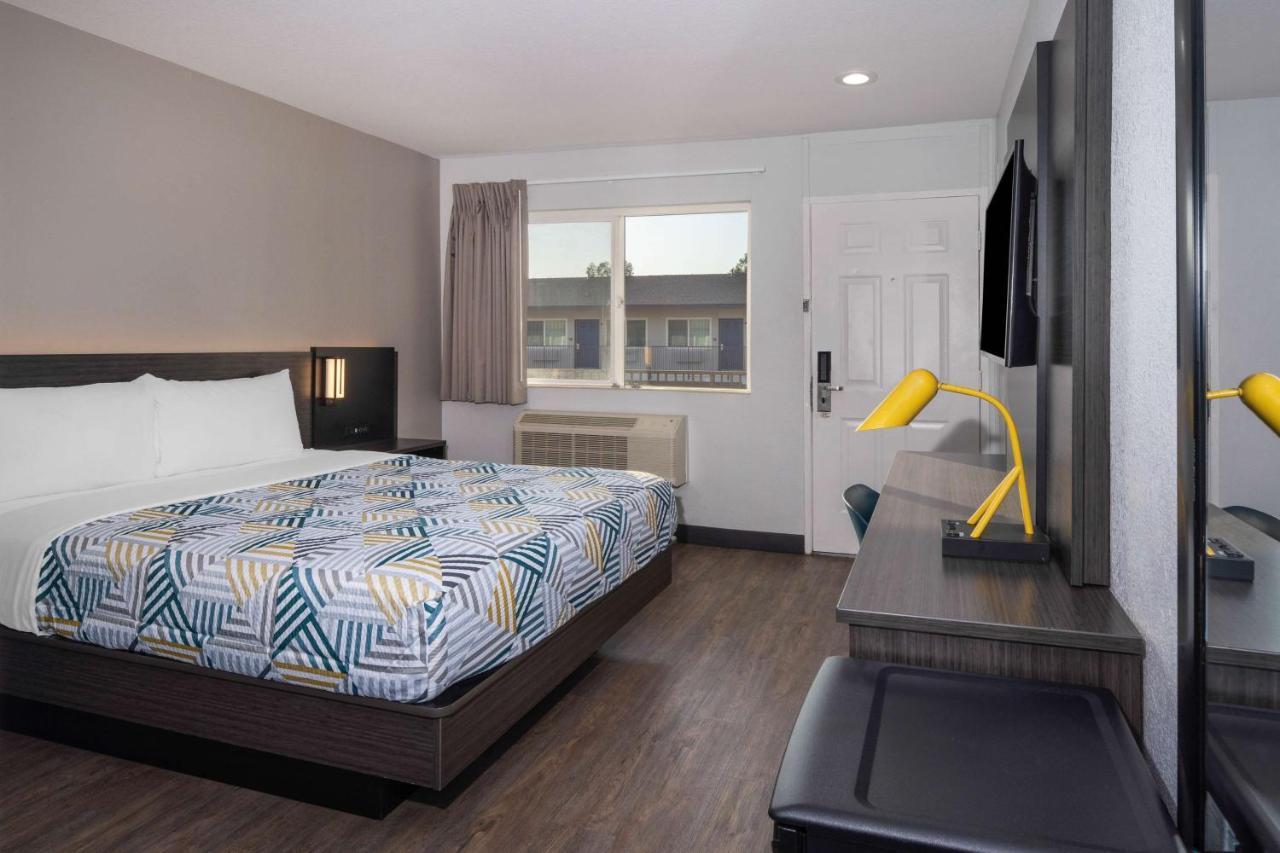 Motel 6-Fontana, Ca Εξωτερικό φωτογραφία