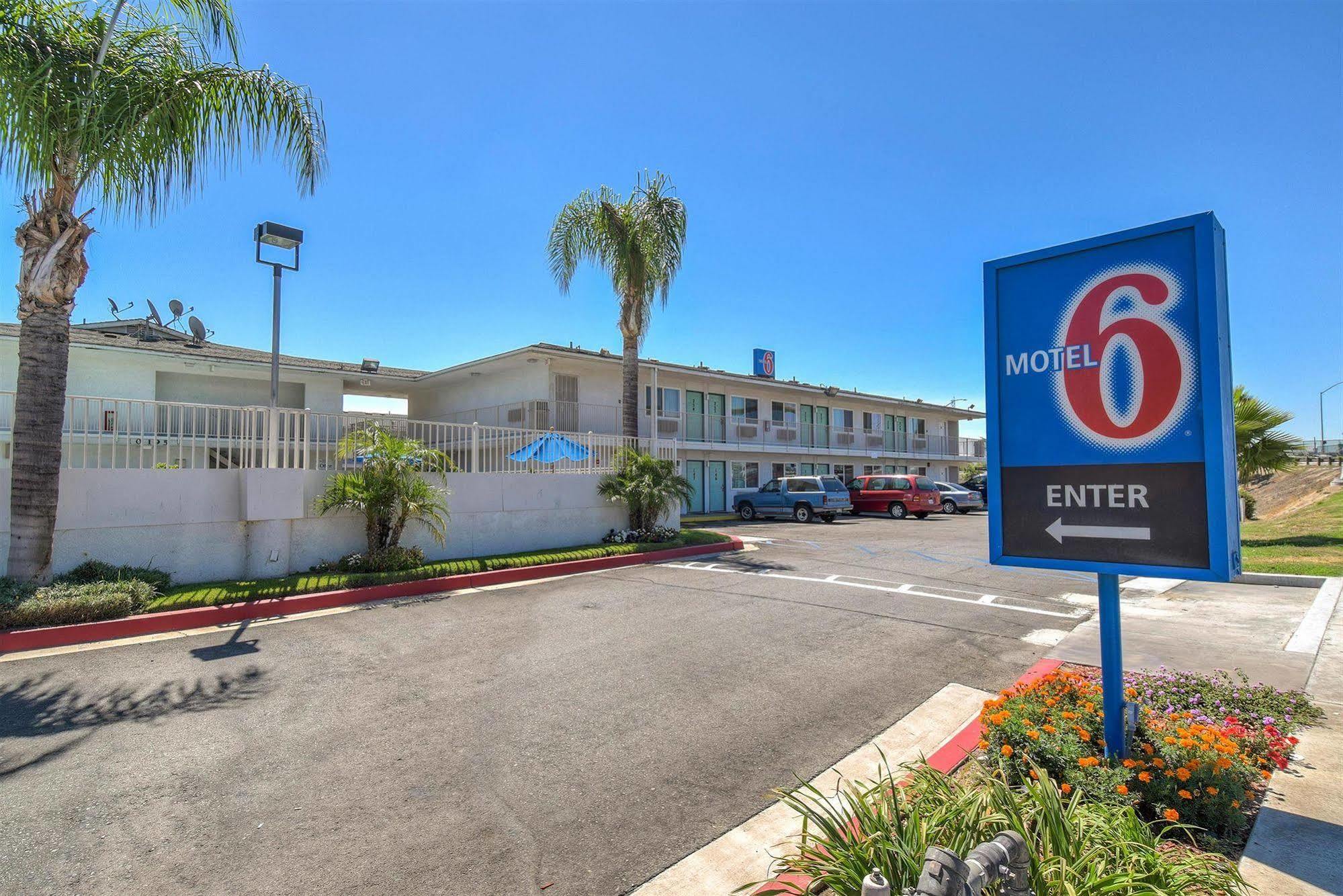 Motel 6-Fontana, Ca Εξωτερικό φωτογραφία