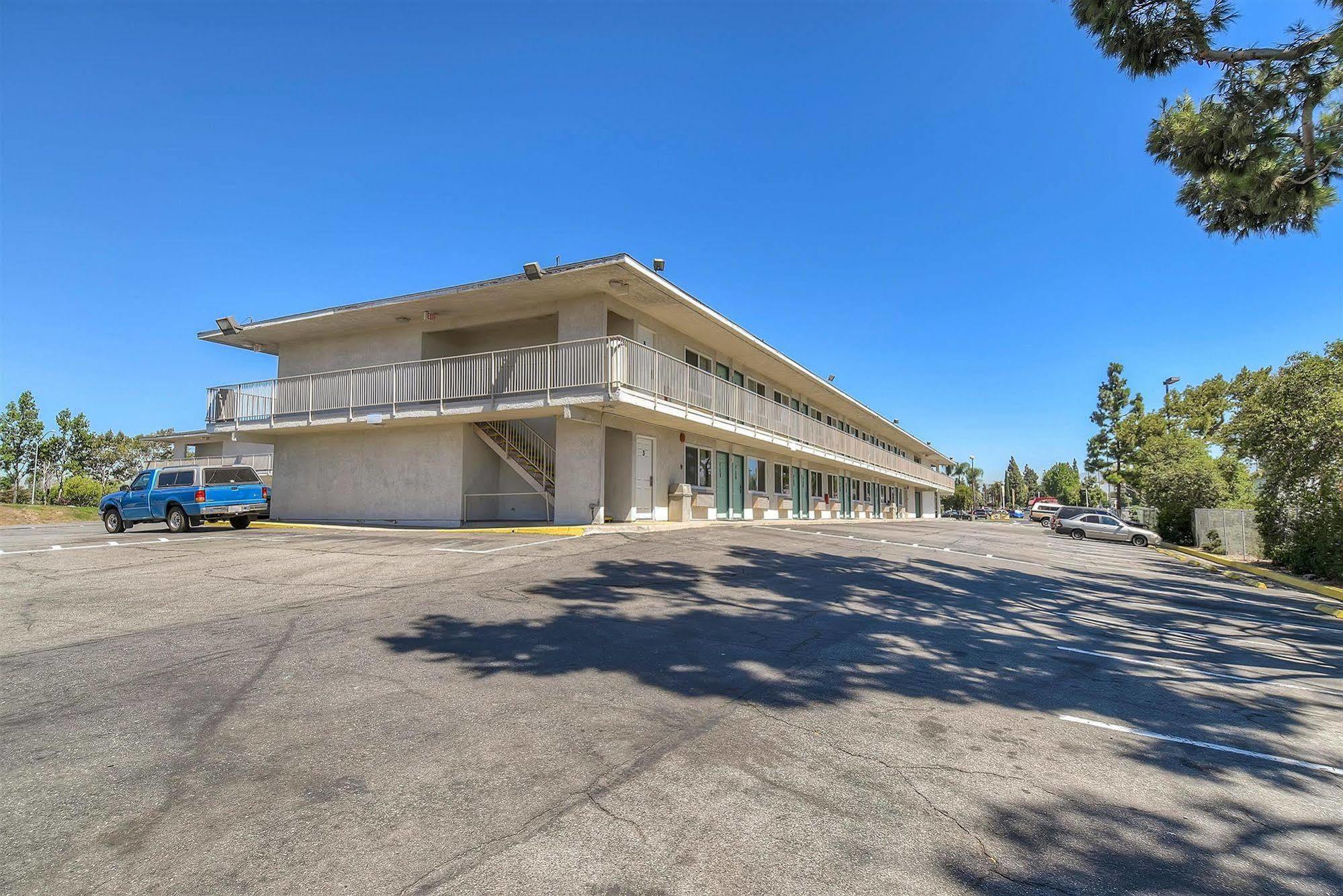 Motel 6-Fontana, Ca Εξωτερικό φωτογραφία