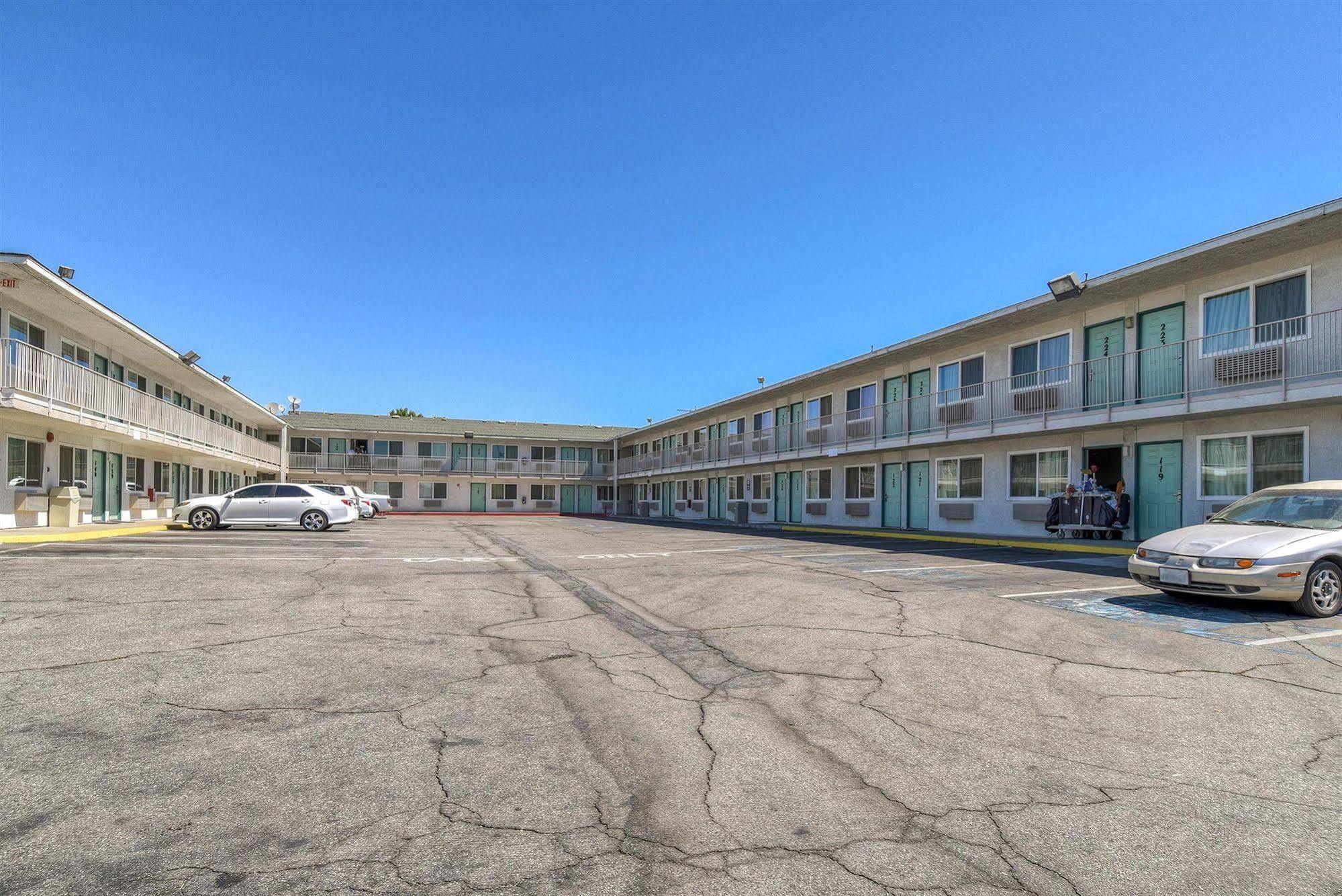 Motel 6-Fontana, Ca Εξωτερικό φωτογραφία