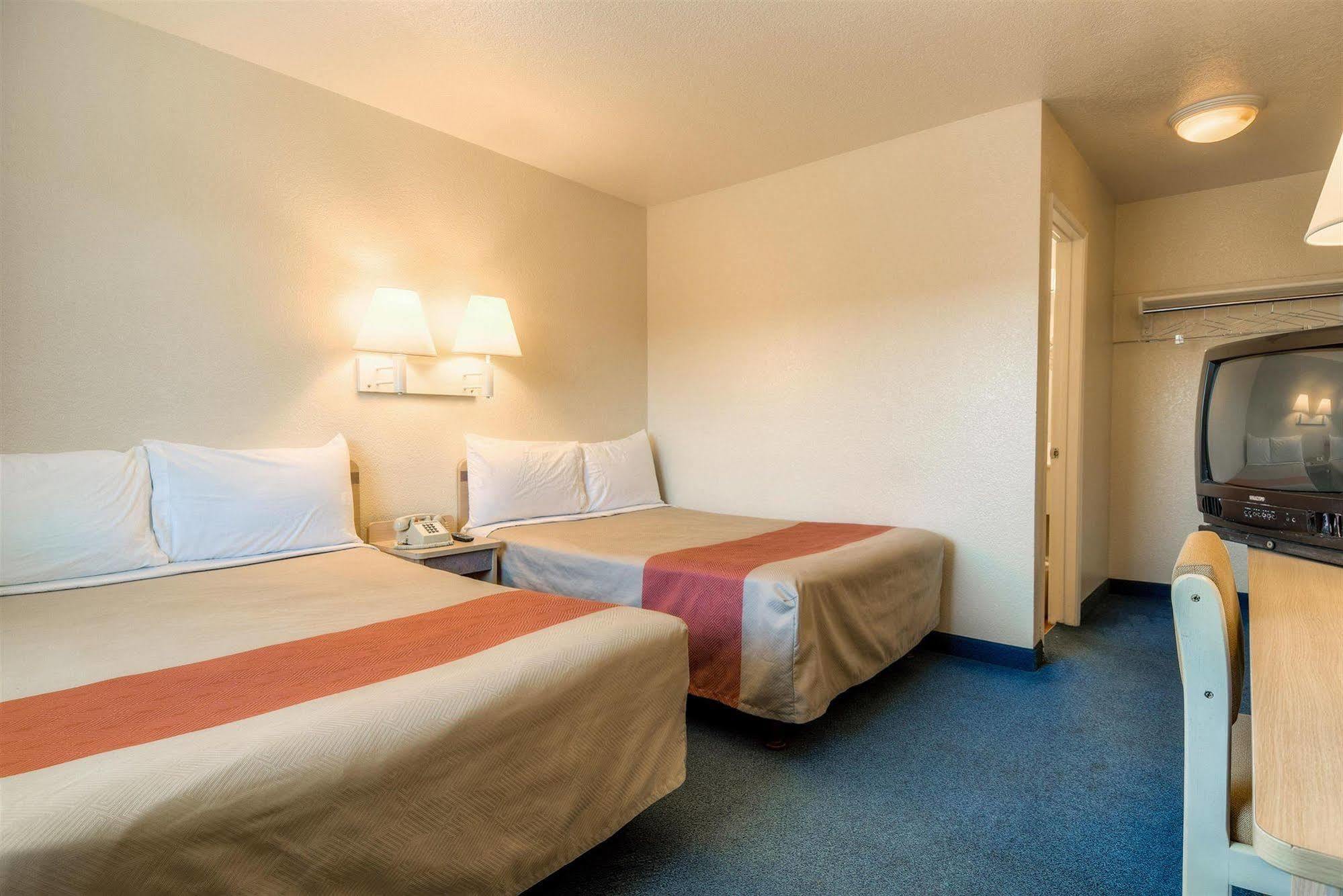 Motel 6-Fontana, Ca Εξωτερικό φωτογραφία