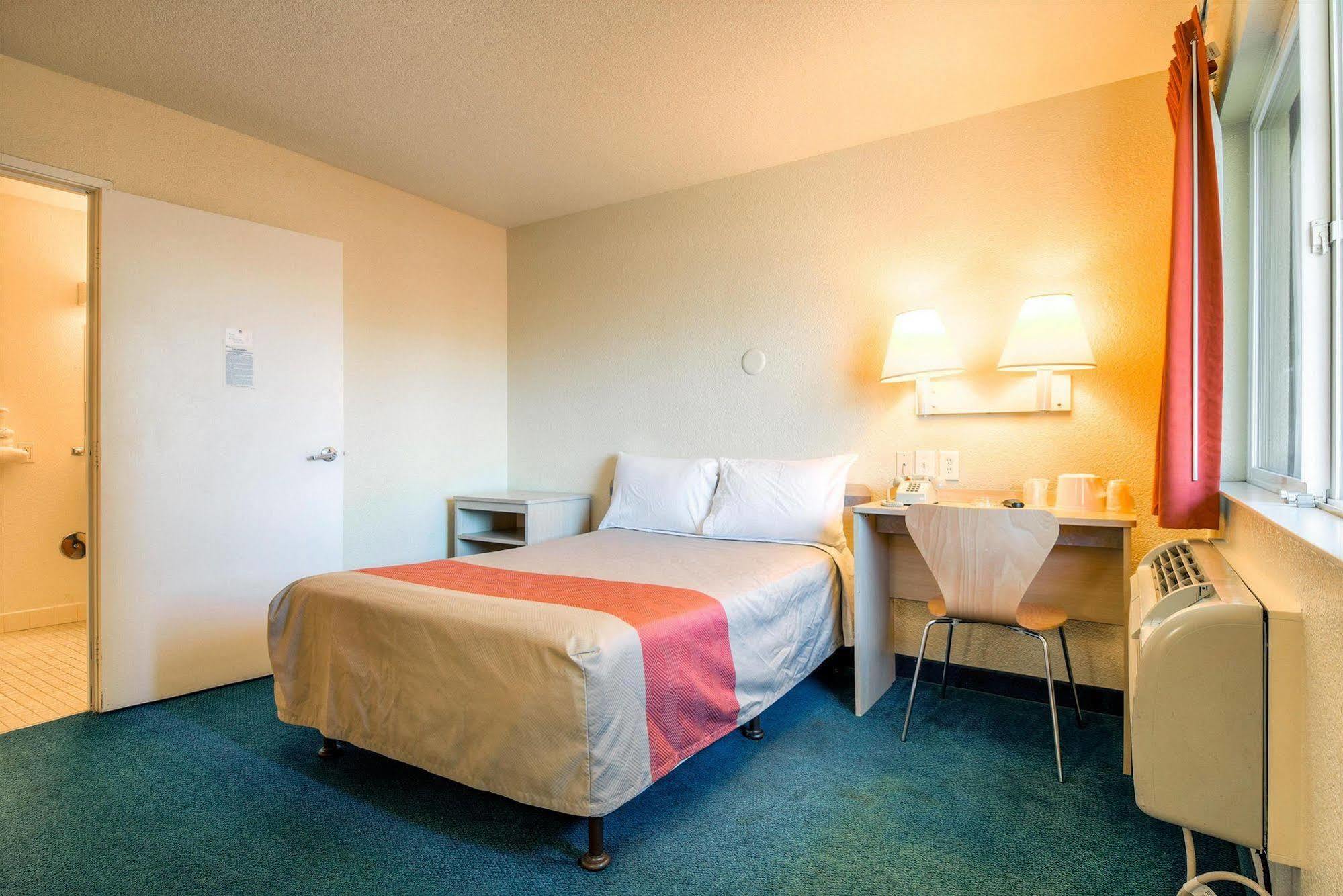 Motel 6-Fontana, Ca Εξωτερικό φωτογραφία