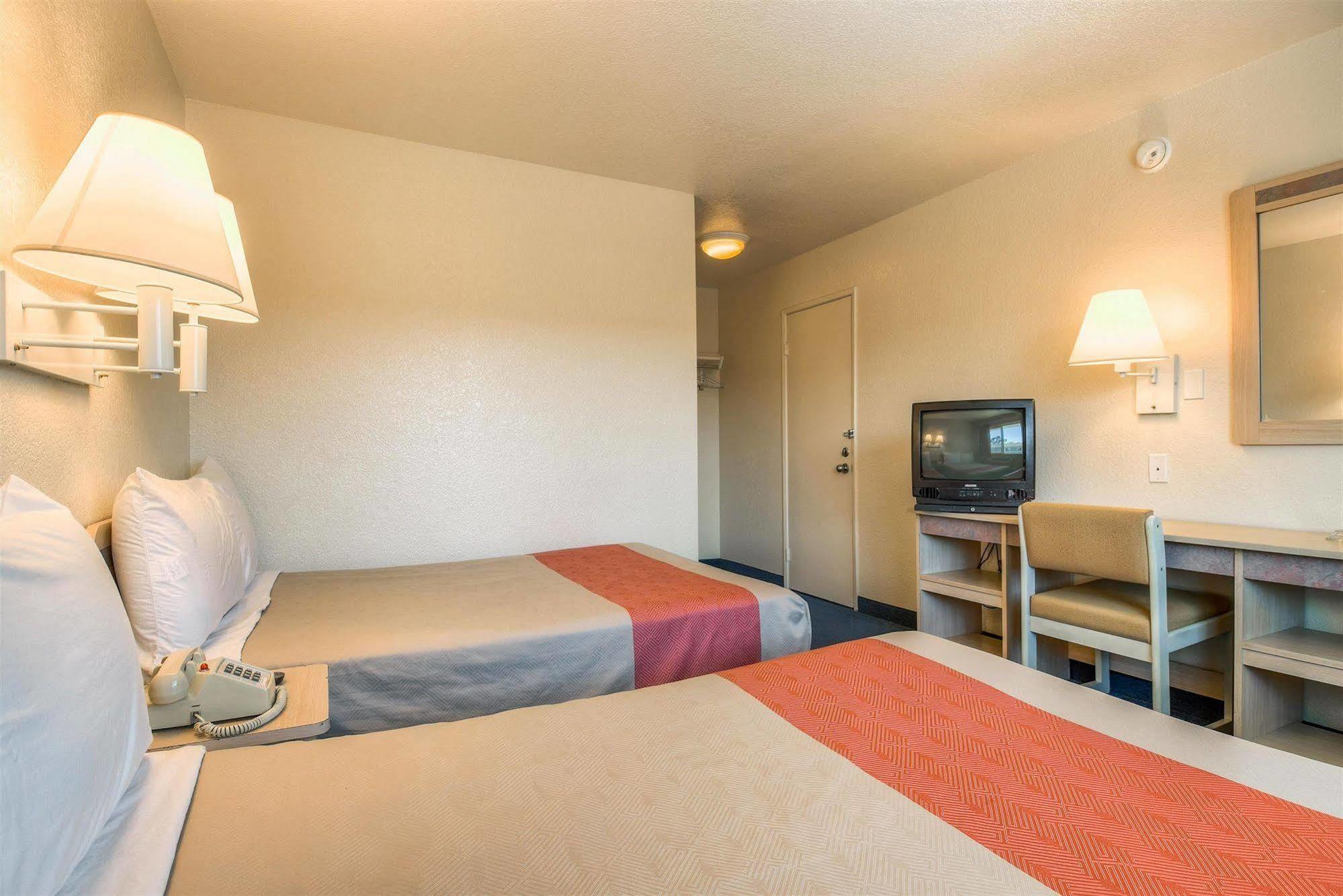 Motel 6-Fontana, Ca Εξωτερικό φωτογραφία
