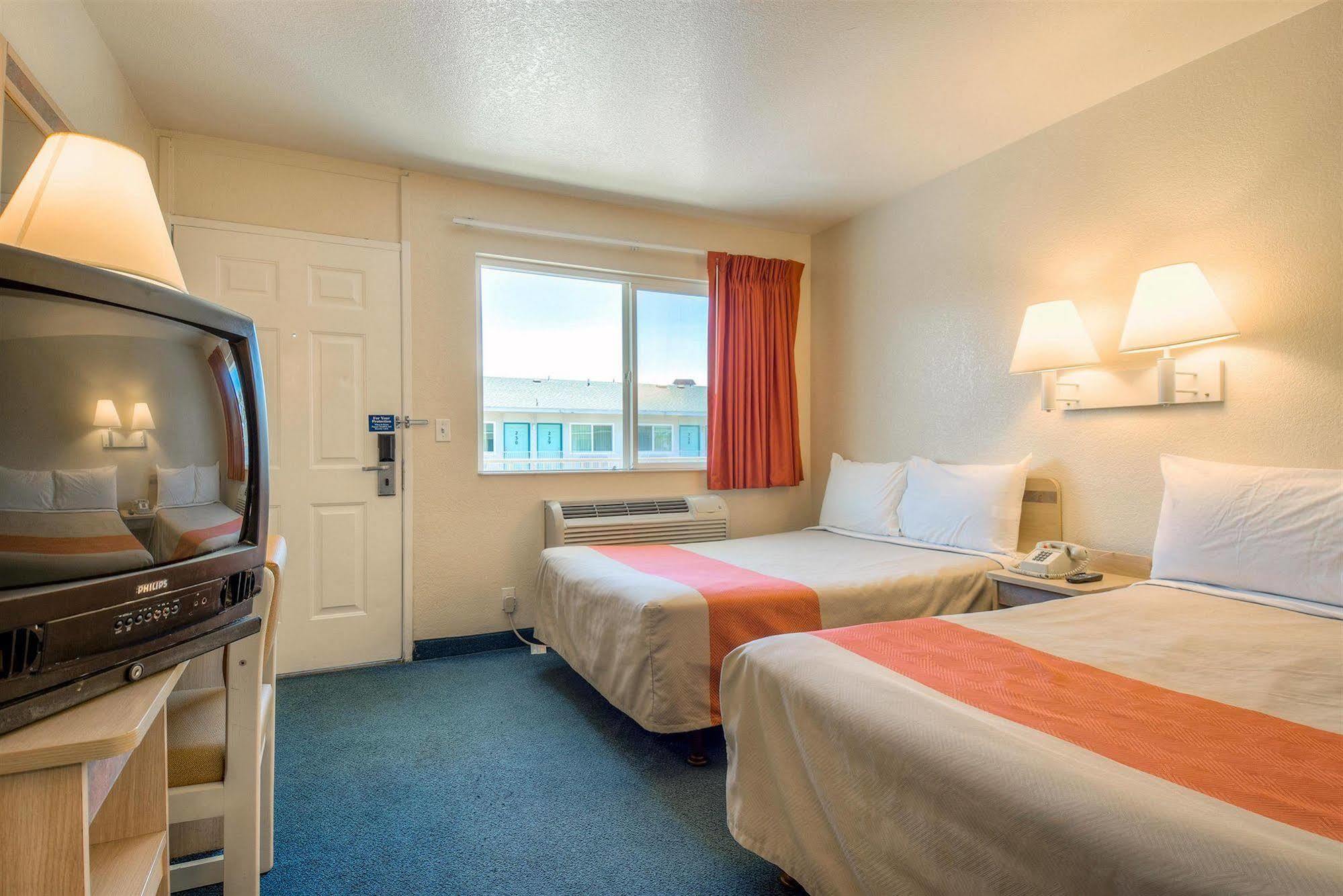 Motel 6-Fontana, Ca Εξωτερικό φωτογραφία
